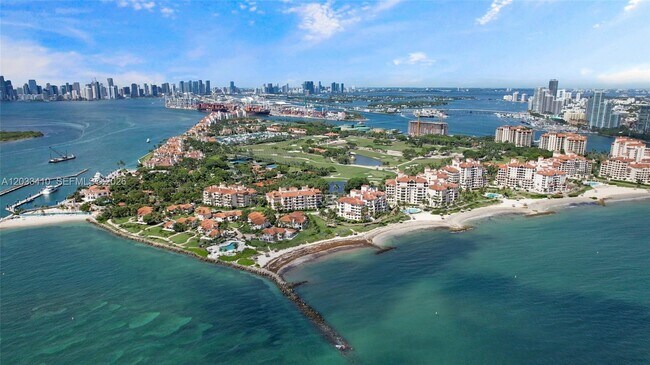 Building Photo - 19122 Fisher Island Dr