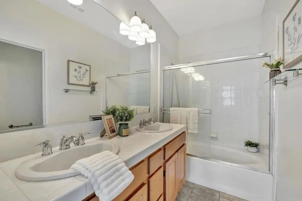 Building Photo - 2642 Bellezza Dr