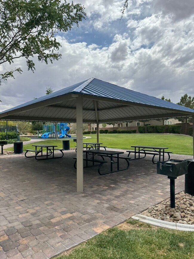 Building Photo - Beautiful Southwest Las Vegas Home in Gate...