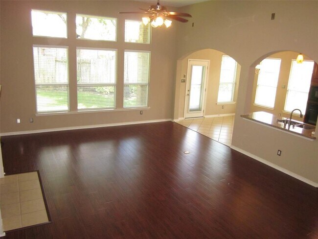 Building Photo - 8406 Oak Villa Ct