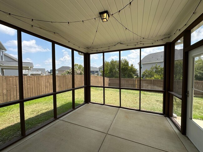 Building Photo - 5233 Debut Ave