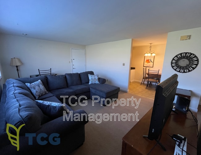 Building Photo - 1444 State Street