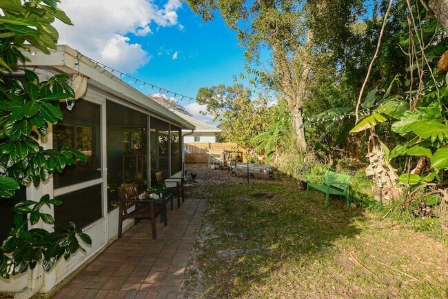 Building Photo - 2386 28th Ave SW