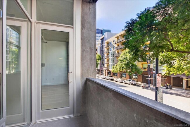 Building Photo - 1025 Island Ave