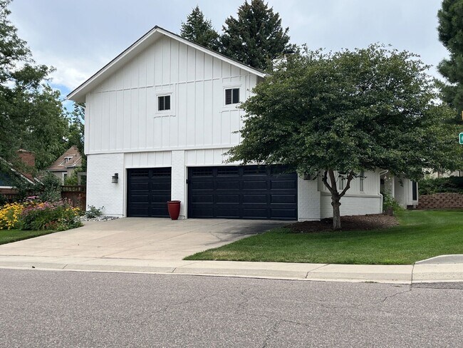 Building Photo - 10739 E Crestridge Cir