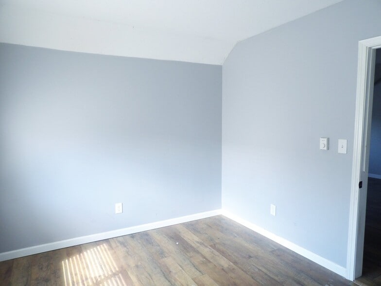 Building Photo - 921 W 36th St