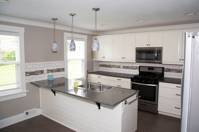 Building Photo - 2320 N 63rd St