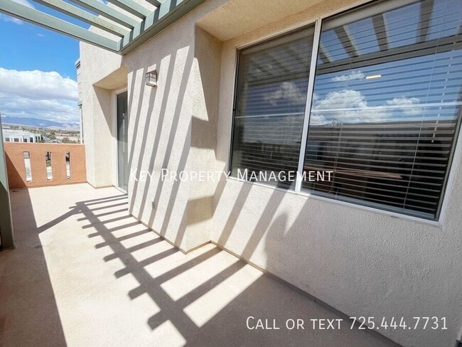 Building Photo - 2 BEDROOM HIGHLY UPGRADED PARK AVENUE CONDO!