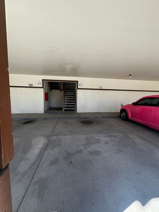 Building Photo - 2 bed plus large loft! All utilities inclu...