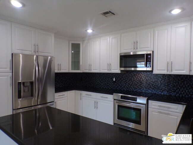 Building Photo - 2559 Whitewater Club Dr