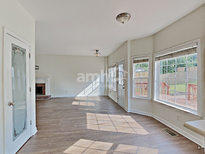 Building Photo - 2709 Aston Woods Ln