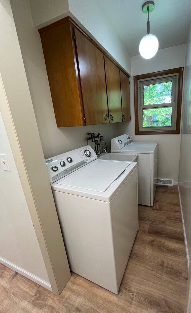 Building Photo - 3051 Wildridge Dr NE