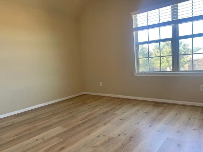 Building Photo - 20735 Pine Rain Ct