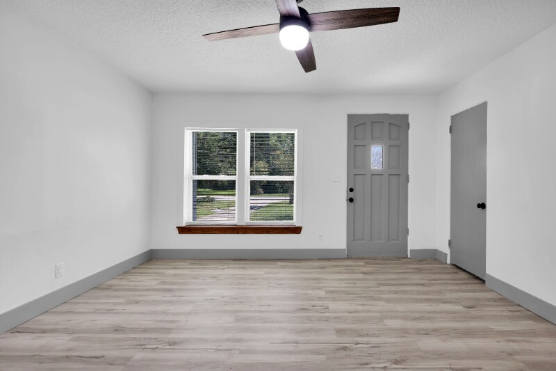 Building Photo - 1374 Murray Dr