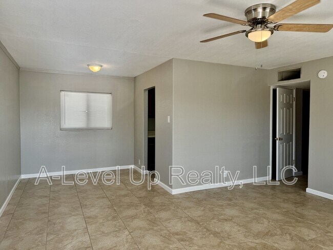Building Photo - 2705 S Monterey Vista