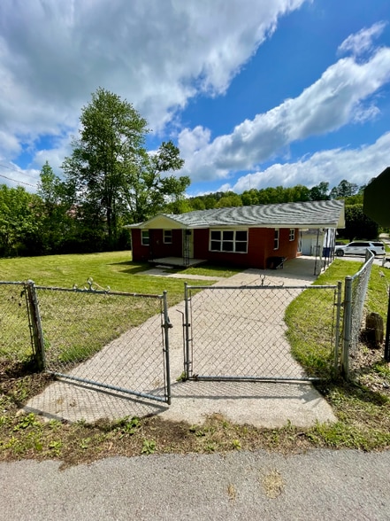 Building Photo - 402 Sam Parker Rd