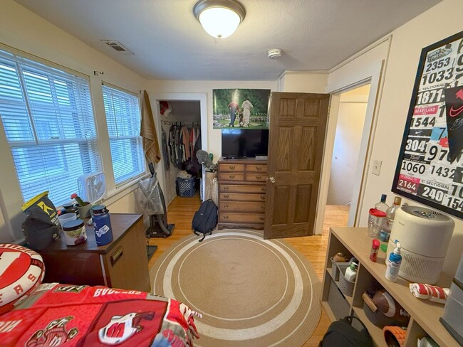 Building Photo - 42 N Breese Terrace