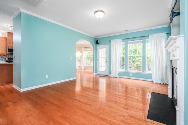 Building Photo - Beautiful Home in Lochside Neighborhood