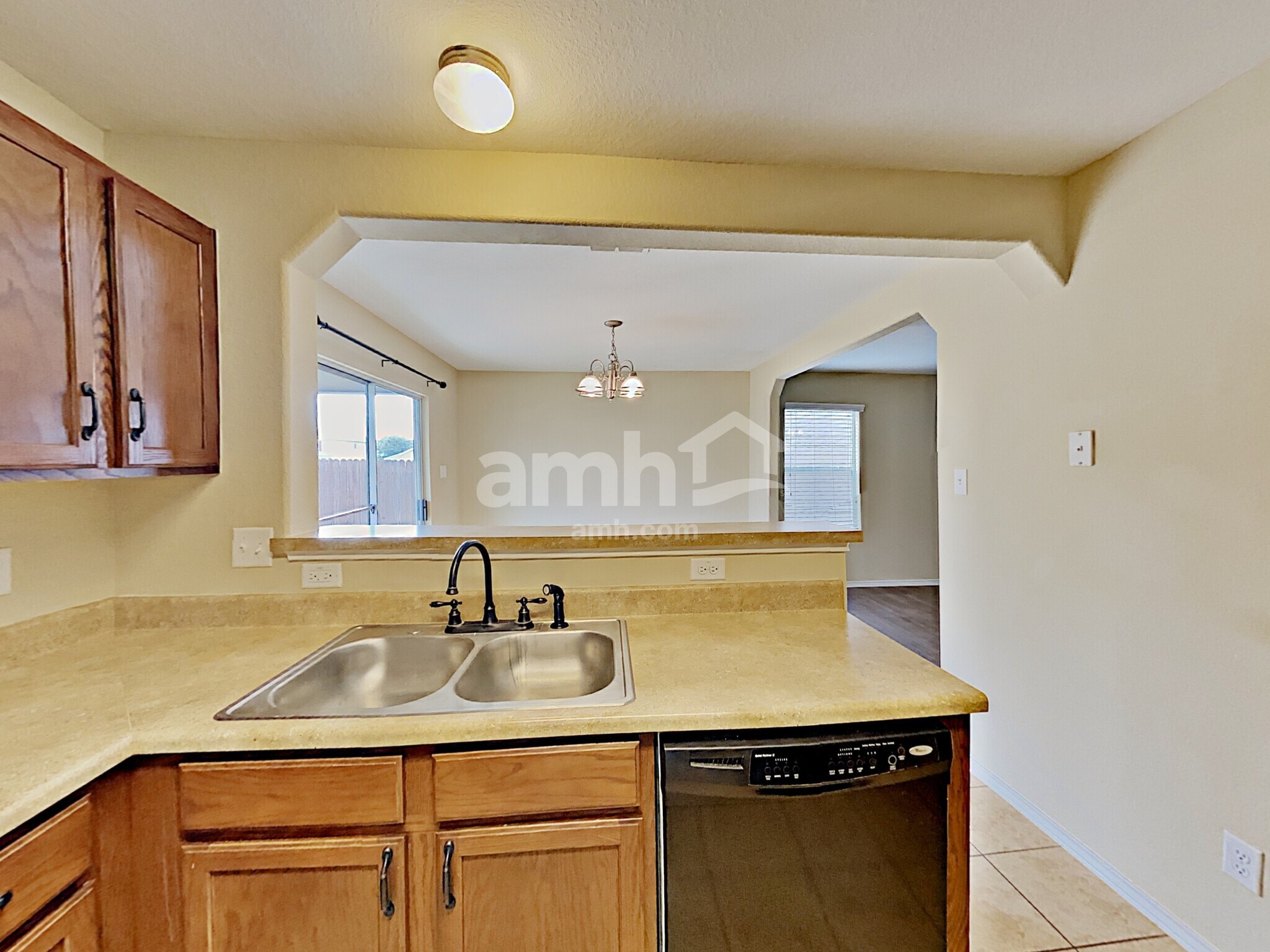 Building Photo - 9210 Pacific Maple