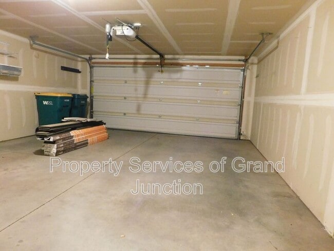 Building Photo - 1213 E Carolina Ave