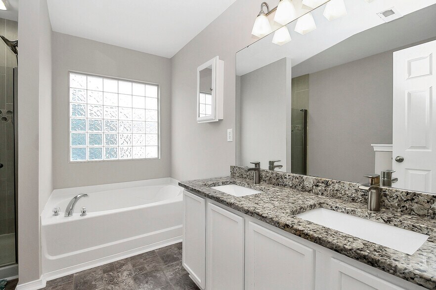 Building Photo - 1711 Rustic Arch Way