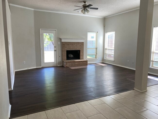Building Photo - 3210 Blue Jay Ln