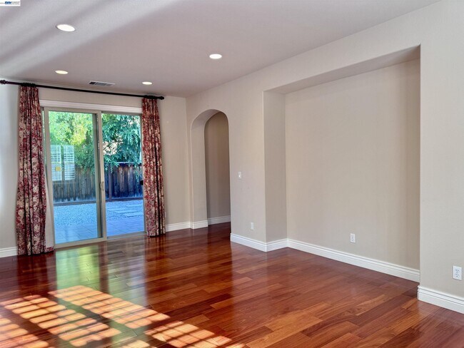 Building Photo - 7875 Kennard Ln