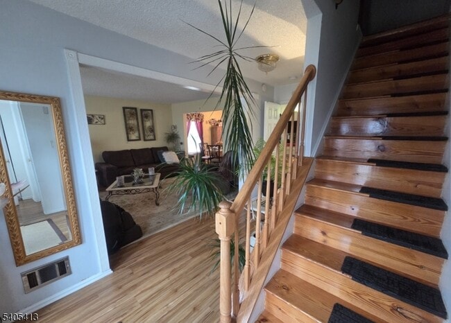 Building Photo - 67 Deer Run Dr S