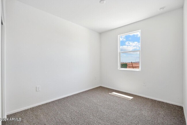Building Photo - 38220 W Cannataro Ln