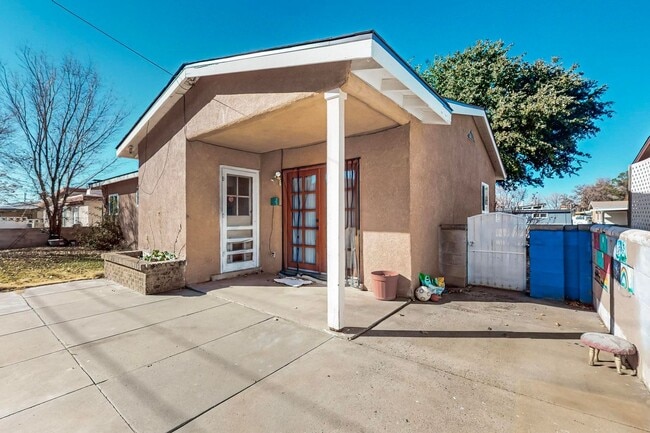 Building Photo - LOMAS/JUAN TABO 3 Bedroom 2 Bath 1/CG