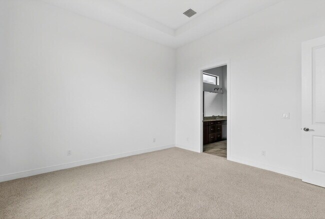Building Photo - 11344 SW Pietra Wy