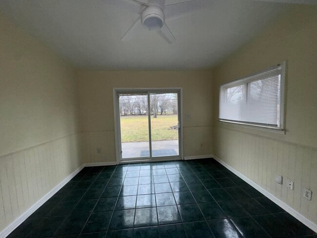 Building Photo - 2363 E Maple Rd