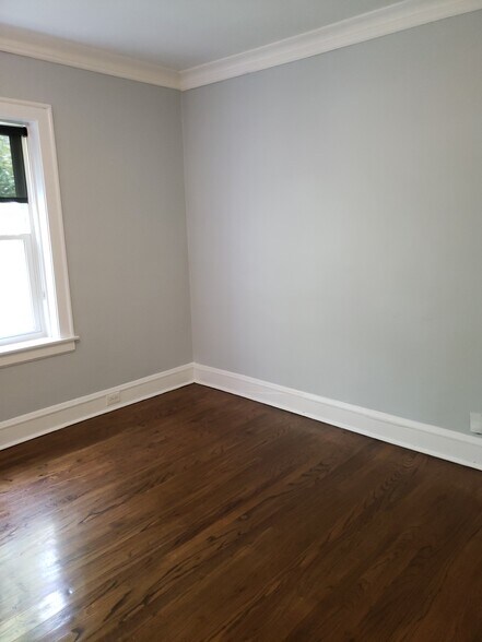 Building Photo - 3320 N LeClaire Ave