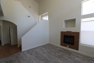 Building Photo - 1497 E Ivy Ln