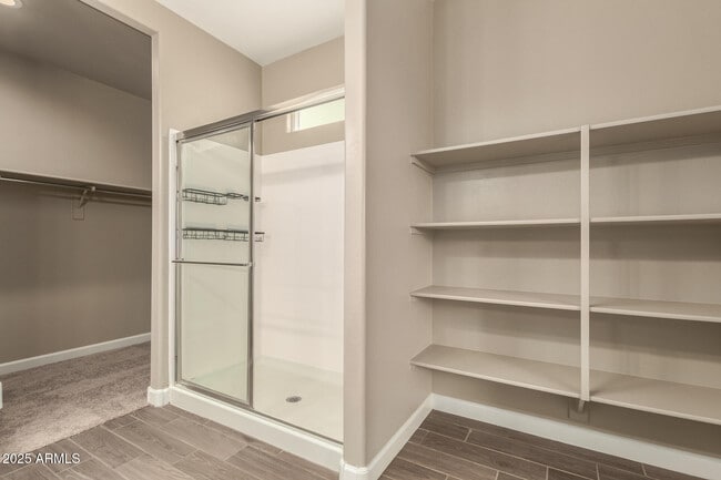 Building Photo - 1357 E Chillingham Rd