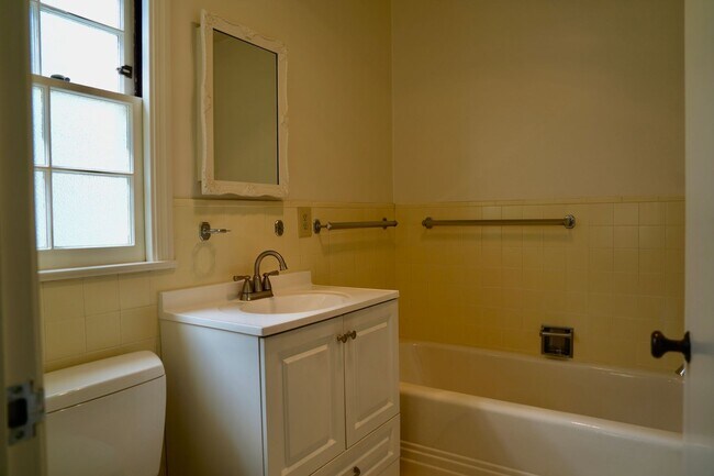 Building Photo - Charming & Spacious 3BR/2BA Lower-Level Home in Prime Baywood Location