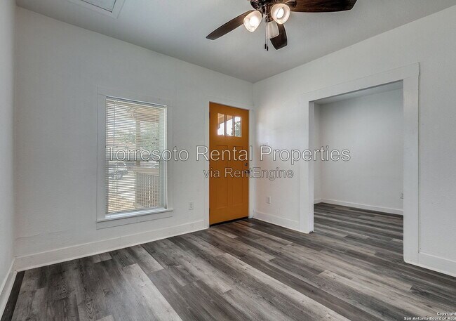 Building Photo - 611 Rochambeau St