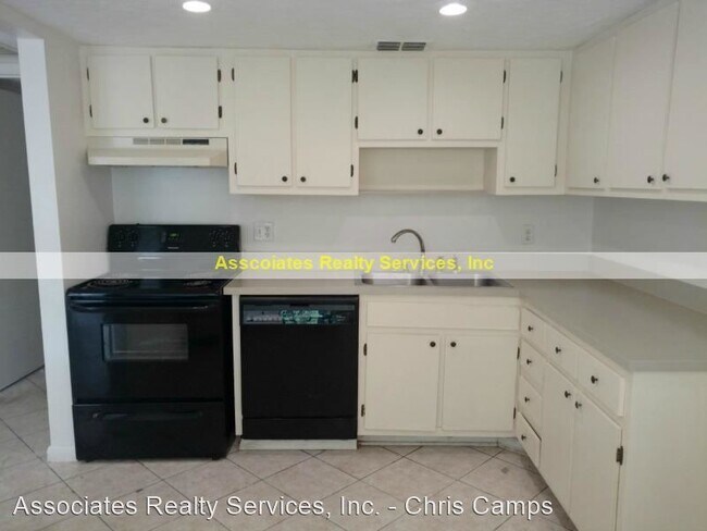 Building Photo - 3 br, 2.5 bath House - 3020 NW 28th Cir