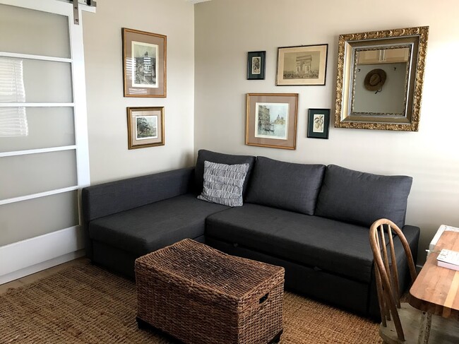 Entry room with pull out couch - 19450 Gulf Blvd