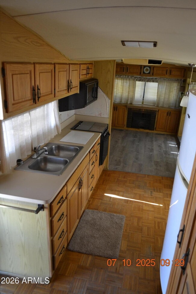 Building Photo - 677 S Warner Dr