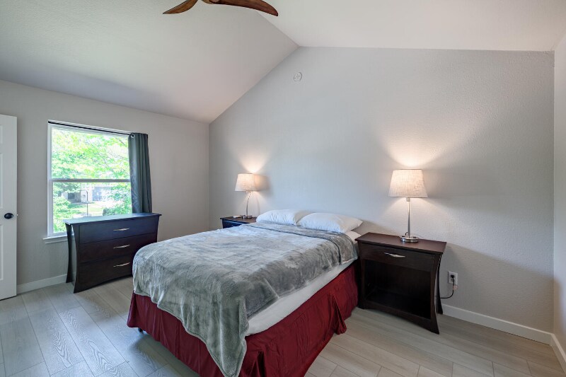 Primary Photo - 12315 Thompkins Dr