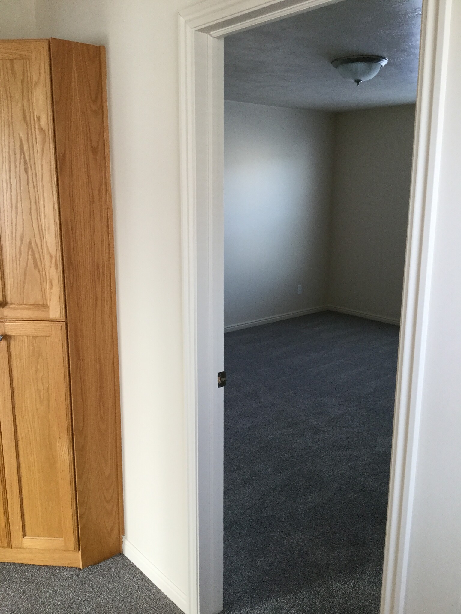 Building Photo - 479 Raven Way