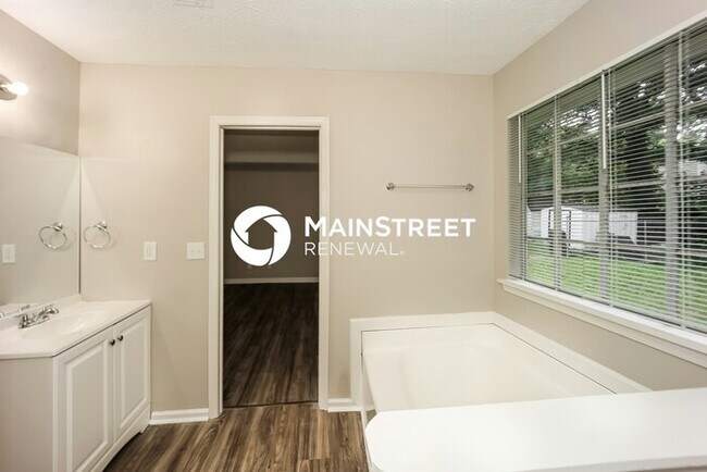 Building Photo - 3 Bedroom Pet-Friendly Home in Atlanta, GA with Main Street Renewal