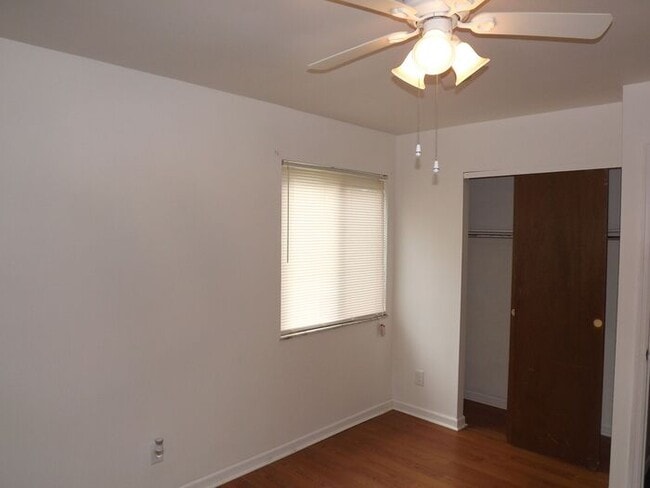 Building Photo - COMING SOON! Updated 2 bed 1 bath Condo