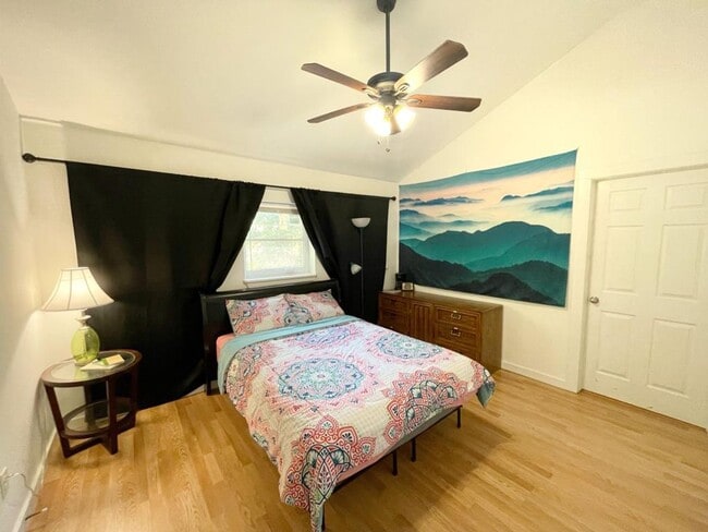 Building Photo - NEWER 4 bedroom house