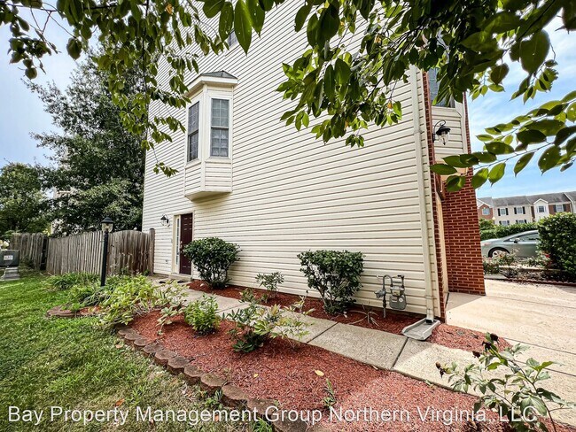 Building Photo - 3 br, 2.5 bath House - 11912 Hayes Station...