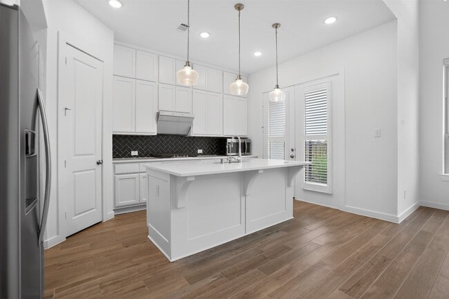 Building Photo - 16607 Lake Austin St