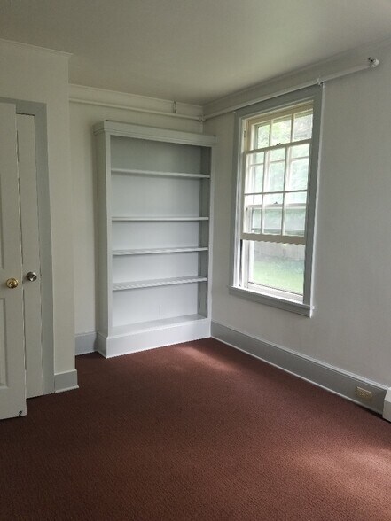 Building Photo - 115 Llenroc Ct