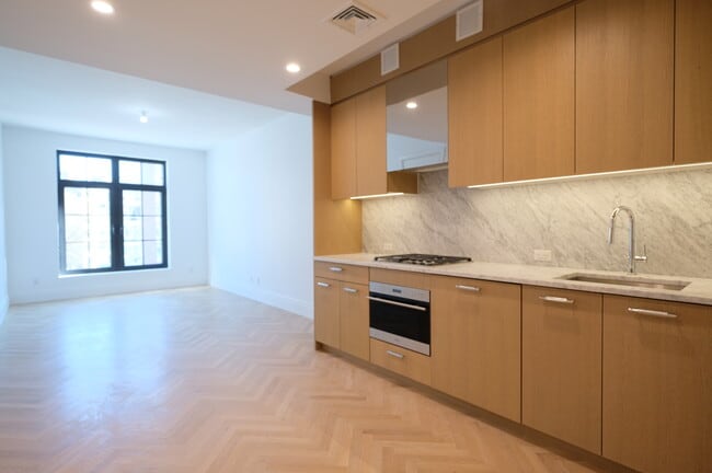 Building Photo - 300 W 122nd St