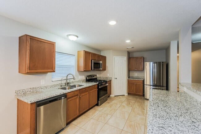 Building Photo - 17506 Hoover Gardens Dr